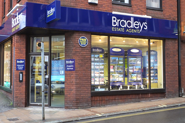 Bradleys Estate Agents Image 1