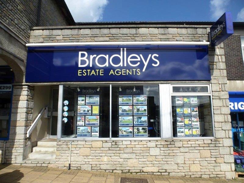 Bradleys Estate Agents Image 1
